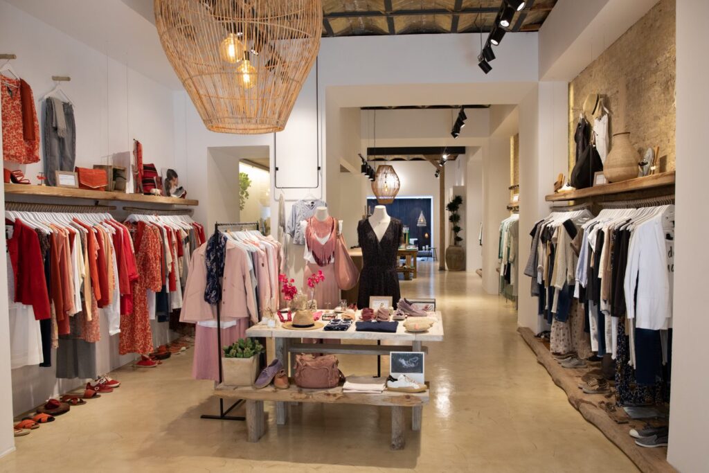 Empresas que Compran Stock de Ropa | Vende tus Excedentes y Liquidaciones