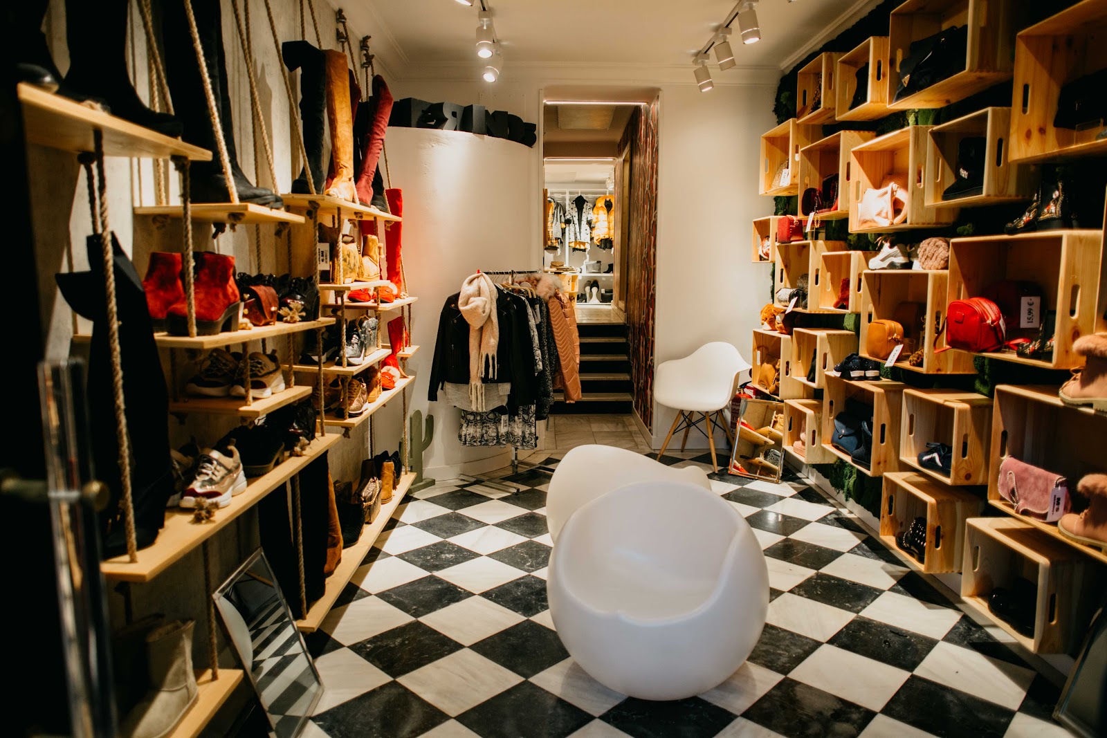 Empresas que Compran Stock de Ropa | Vende tus Excedentes y Liquidaciones
